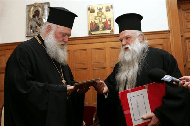 Ο Αρχιεπίσκοπος «αδειάζει» τον Καλαβρύτων για τις αισχρές δηλώσεις του - Media