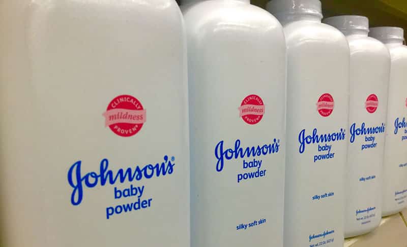 Αποζημίωση «μαμούθ» καταβάλλει η Johnson & Johnson σε 22 γυναίκες για την ταλκ που τους προκάλεσε καρκίνο  - Media