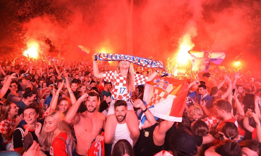 Φρενίτιδα στην Κροατία ενόψει τελικού - Όλη η χώρα στους δρόμους (Video) - Media