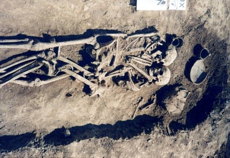 Ο «τάφος των εραστών»: Βρέθηκαν αγκαλιασμένοι μετά από 3.000 χρόνια - Το φρικτό τέλος της γυναίκας (Photos) - Media