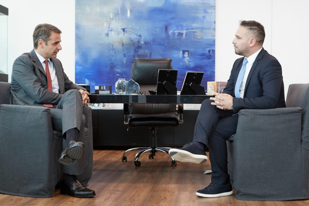 Στη ΝΔ προσχωρεί ο βουλευτής Γ. Κατσιαντώνης - Media