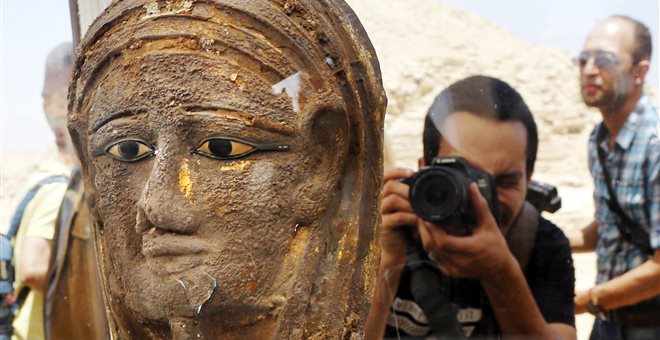 Αίγυπτος: Βρέθηκε επιχρυσωμένη μάσκα μούμιας αρχαιοελληνικής τεχνοτροπίας - Media