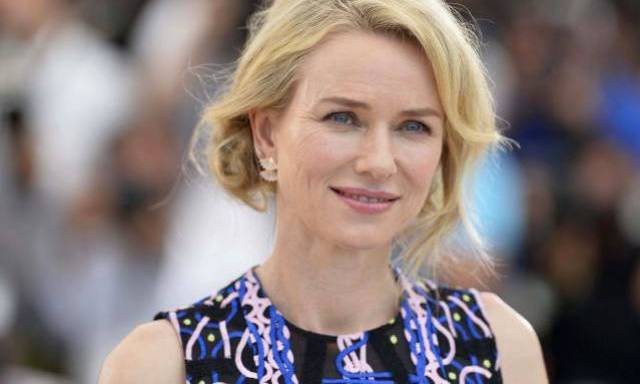 Στην Ελλάδα η Naomi Watts: Κάνει διακοπές στη Σαντορίνη (Photos) - Media