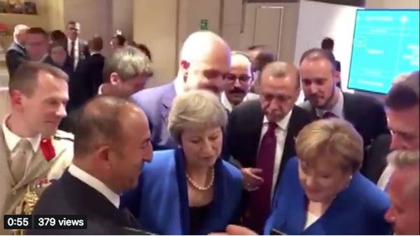 Μουντιάλ 2018: Οι ηγέτες παράτησαν τη Σύνοδο του ΝΑΤΟ και είδαν το Κροατία - Αγγλία στο κινητό του Τσαβούσογλου (Video)  - Media