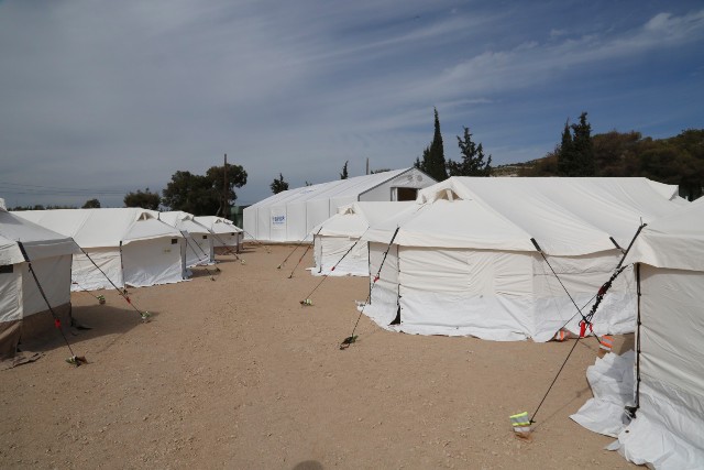 Τραγωδία στα Οινόφυτα – Αυτοκτόνησε 20χρονος πρόσφυγας σε hot spot  - Media