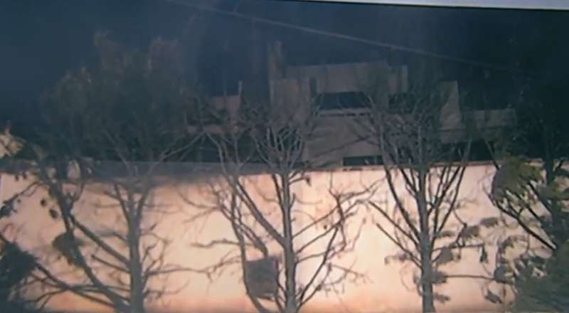 Κι όμως, δεν κάηκε το σπίτι του Ηλία Ψινάκη! - Φωτογραφίες από επιτόπιο ρεπορτάζ μετά την πυρκαγιά στον Νέο Βουτζά - Media