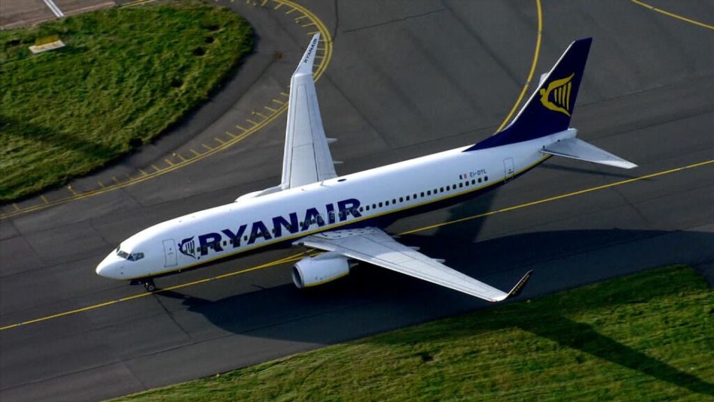 Οι μισοί εργαζόμενοι της Ryanair «κόβονται» από το επίδομα 800 ευρώ - Το «μοιραίο» λάθος της εταιρείας με τους ΚΑΔ - Media