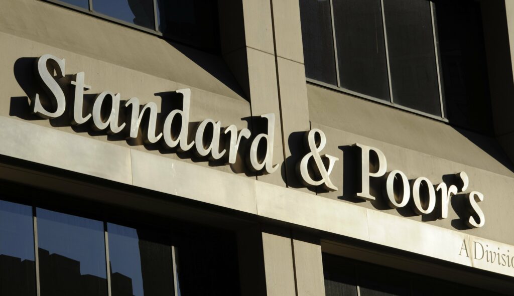Αναβάθμιση του αξιόχρεου των συστημικών τραπεζών από την Standard & Poor