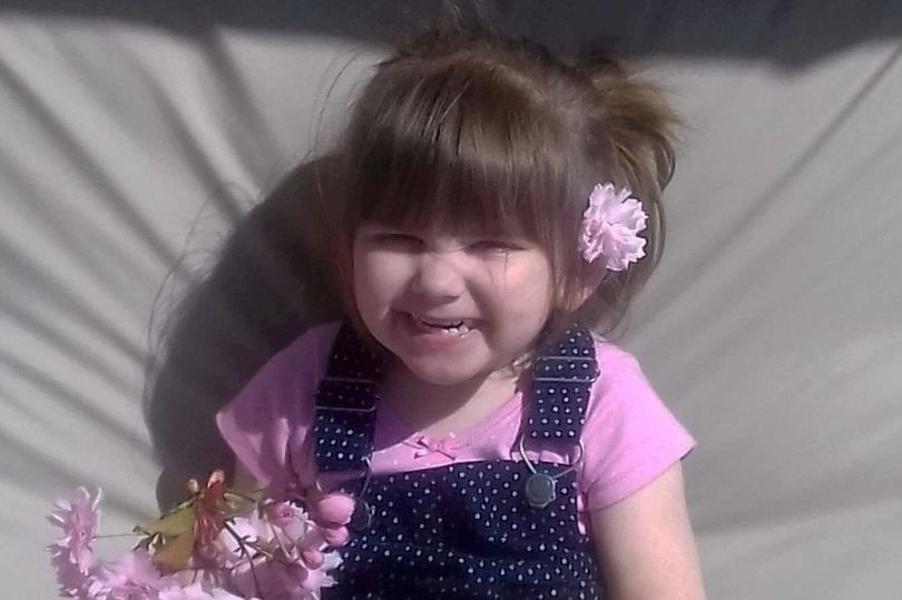 Τραγωδία: Νεκρό κοριτσάκι 3 ετών όταν εξερράγη φουσκωτό τραμπολίνο (Photos) - Media