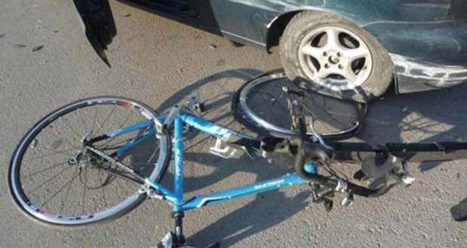 Μετά από καυγά κυνήγησε την κόρη του με το αυτοκίνητο για να ακινητοποιήσει το ποδήλατό της και την τραυμάτισε - Media