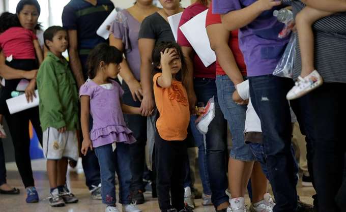 ΗΠΑ: Δικαστής απαιτεί να βρεθούν οι γονείς εκατοντάδων παιδιών οικογενειών που χωρίστηκαν στα σύνορα - Media
