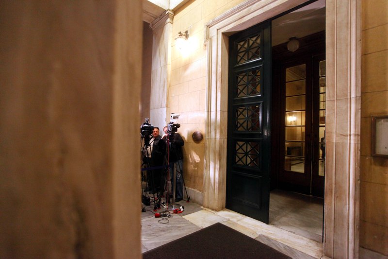 Πήγε στη Βουλή και συνελήφθη για φοροδιαφυγή - Media
