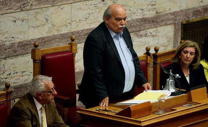 Καταγγελία Βούτση: Τα χθεσινά επεισόδια ήταν γενική δοκιμή εισβολής στο Κοινοβούλιο - Media