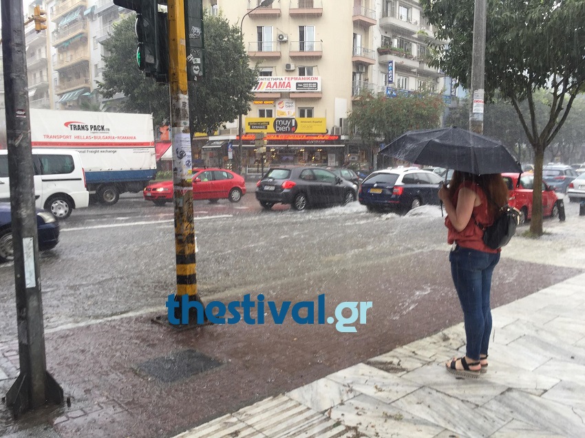 Καταρρακτώδης βροχή στη Θεσσαλονίκη - Ποτάμια οι δρόμοι (Photos) - Media