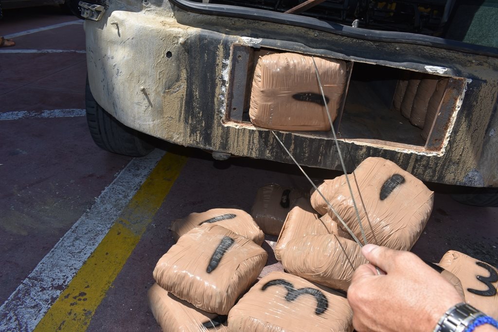«Μπλόκο» σε πάνω από 53 κιλά κάνναβης στην Άρτα – Σύλληψη δύο ατόμων (Photos) - Media