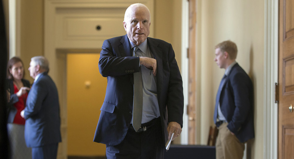 Μεσίστια η σημαία στον Λευκό Οίκο στη μνήμη του Τζον Μακέιν (Photo-Video) - Media