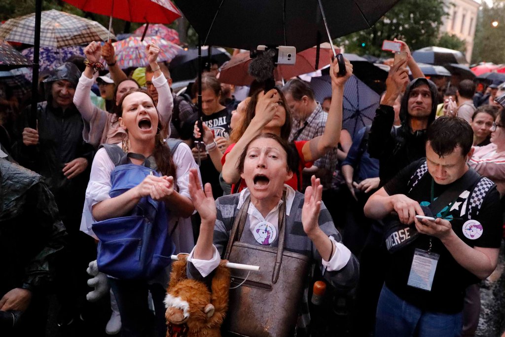 Ρωσία: Από την φυλακή σε κατ’ οίκον περιορισμό μια από τις δύο νεαρές Ρωσίδες εξτρεμίστριες - Media