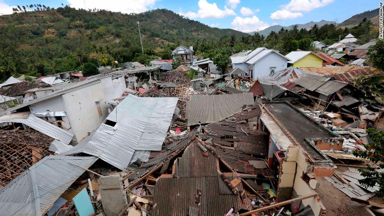 Ινδονησία: Στους 131 οι νεκροί από τον φονικό σεισμό  - Περισσότεροι από 70.000 παραμένουν άστεγοι (Photos/Video) - Media