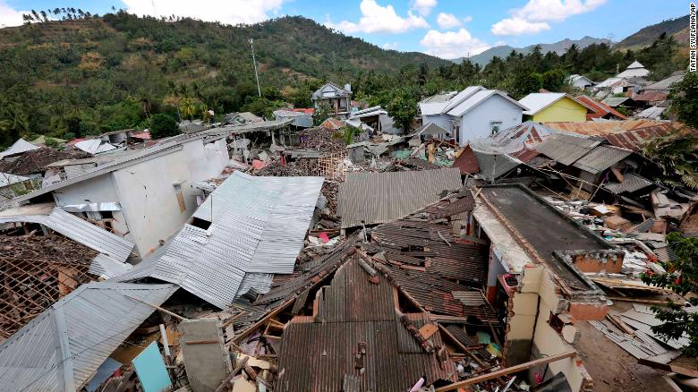 Ινδονησία: Στους 131 οι νεκροί από τον φονικό σεισμό  - Περισσότεροι από 70.000 παραμένουν άστεγοι (Photos/Video) - Media
