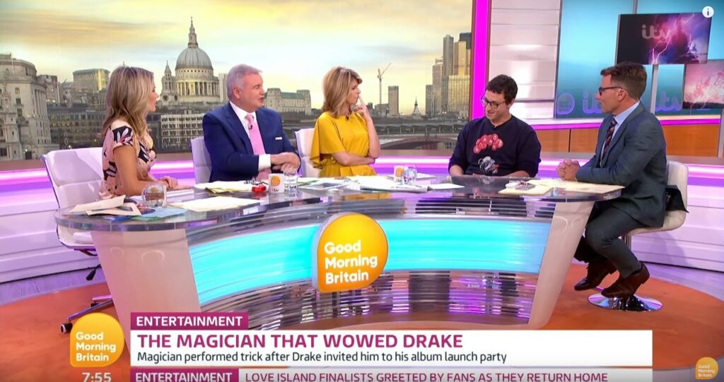 Η γκάφα με κάμερες στο στούντιο που αποκάλυψε το μυστικό Βρετανού «μάγου» (Video) - Media