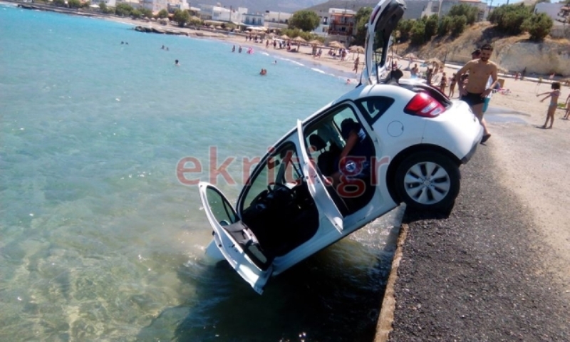Χαμός σε παραλία της Κρήτης: Αυτοκίνητο έπεσε στη θάλασσα (Photos) - Media