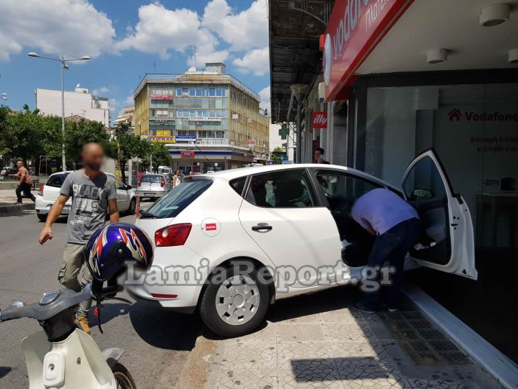 Στο νοσοκομείο με λοίμωξη του αναπνευστικού ο Θάνος Καλλίρης - Media