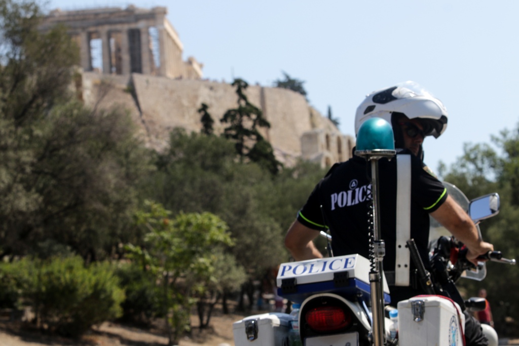 Έγκλημα στου Φιλοπάππου: Συγκλονίζει η επιστολή της μητέρας του Νικόλα - Media