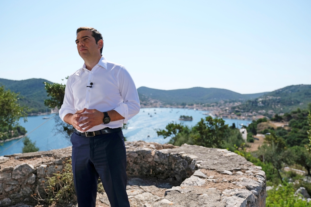 Τσίπρας: Ευχάριστοι οι πρώτοι μεταμνημονιακοί περίπατοι - Media