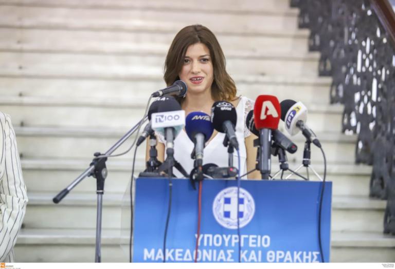 Τα… έχασε η Νοτοπούλου μπροστά στις κάμερες όταν παραλάμβανε το Υπουργείο: «Δεν είμαι συνηθισμένη…» (Photos-Video) - Media