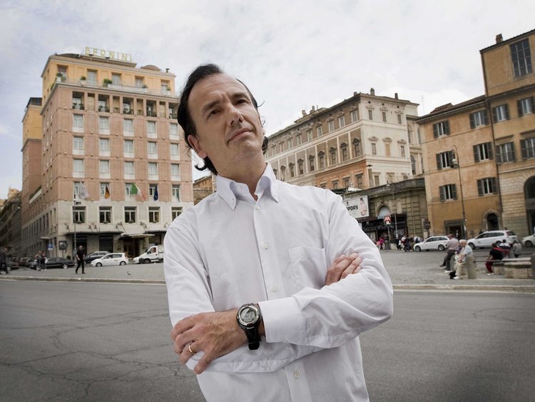 Αυτός είναι ο Ιταλός δημοσιογράφος που «πέθανε» τον Κώστα Γαβρά - Media