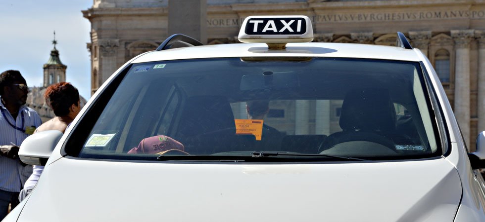 Καταγγελία για επίθεση χρυσαυγίτη ταξιτζή σε επιβάτη στον Πειραιά - Media