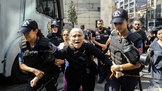 Τουρκία: Βίαιη καταστολή και συλλήψεις σε διαδήλωση για αντιφρονούντες που «εξαφανίστηκαν» τις δεκαετίες του 