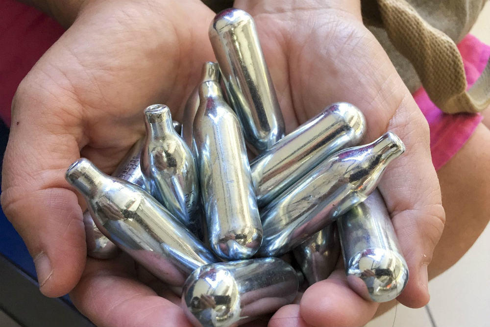 Βρήκαν πάνω από 14.000 αμπούλες γέλιου στη Ζάκυνθο - Media