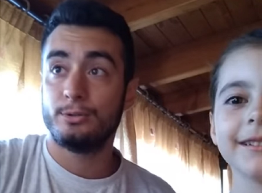Viral ο «Ερωτόκριτος» και η «Αρετούσα» – Το γλυκό βίντεο που σε μία εβδομάδα έφτασε τα δύο εκατ. views (video) - Media