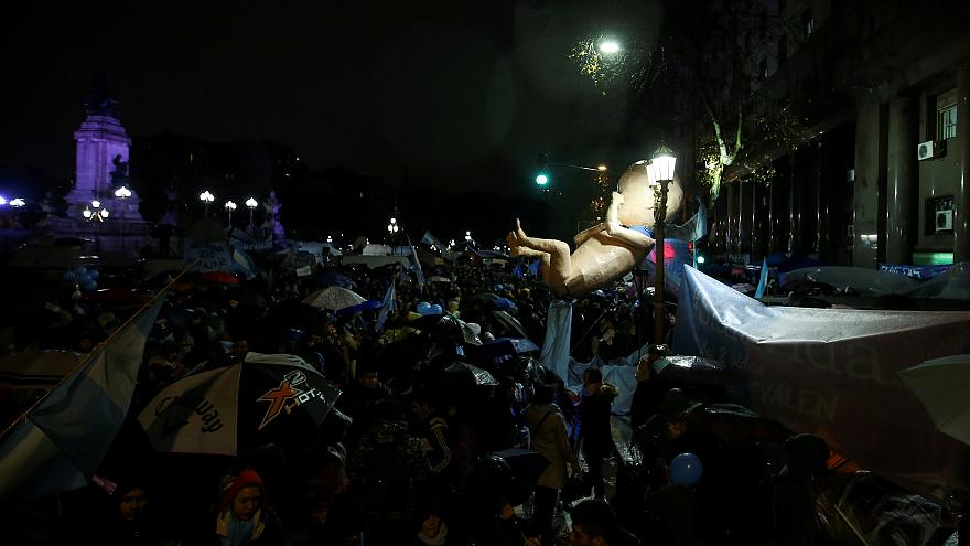 Αργεντινή: Η Γερουσία καταψήφισε το νομοσχέδιο για την αποποινικοποίηση της άμβλωσης - Media