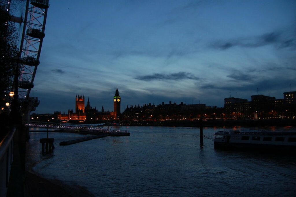 Το σκοτεινό μυστικό του Λονδίνου: Χιλιάδες παιδιά-σκλάβοι εργάζονται σε φυτείες κάνναβης στη βρετανική μητρόπολη - Media