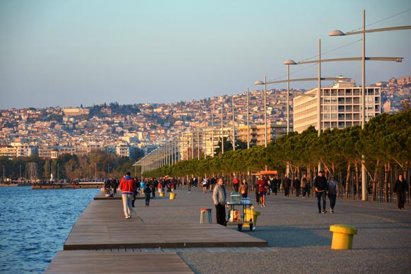 Θεσσαλονίκη: Πέταξαν στη θάλασσα ποδήλατο της καμπάνιας για την ανακύκλωση στην παραλία (Photos) - Media