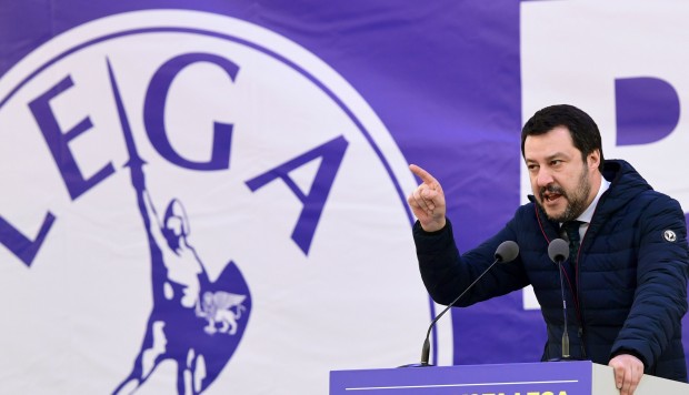 Δικαστικό «σφυροκόπημα» στον Σαλβίνι - Άφησε δεκάδες μετανάστες να κινδυνεύουν ανοιχτά της Σικελίας - Media