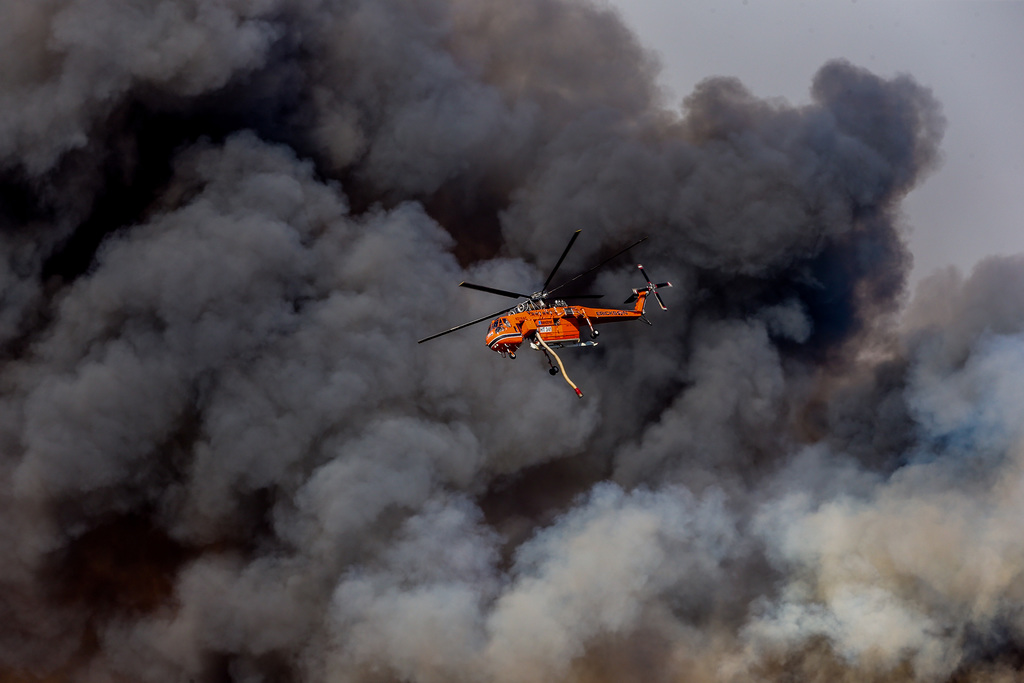 Άντι Μιλς για πυρκαγιές: Και 50 ελικόπτερα να διαθέταμε, δεν θα ήταν αρκετά στην Ανατολική Αττική - Media