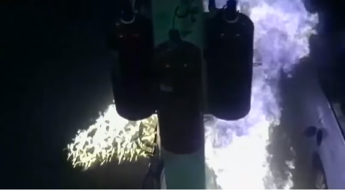 Παράνοια: Πήγε να βάλει φωτιά σε βενζινάδικο (Video) - Media