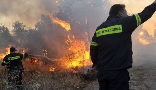 Ξέσπασε πυρκαγιά στη Βραυρώνα Αττικής - Media