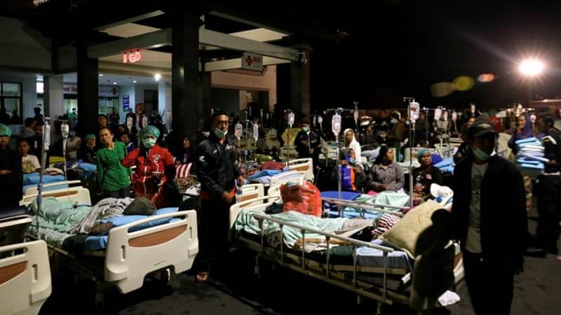 Εκατόμβη στην Ινδονησία: Αυξάνει διαρκώς ο αριθμός των νεκρών - Όπου φύγει-φύγει οι τουρίστες - Media