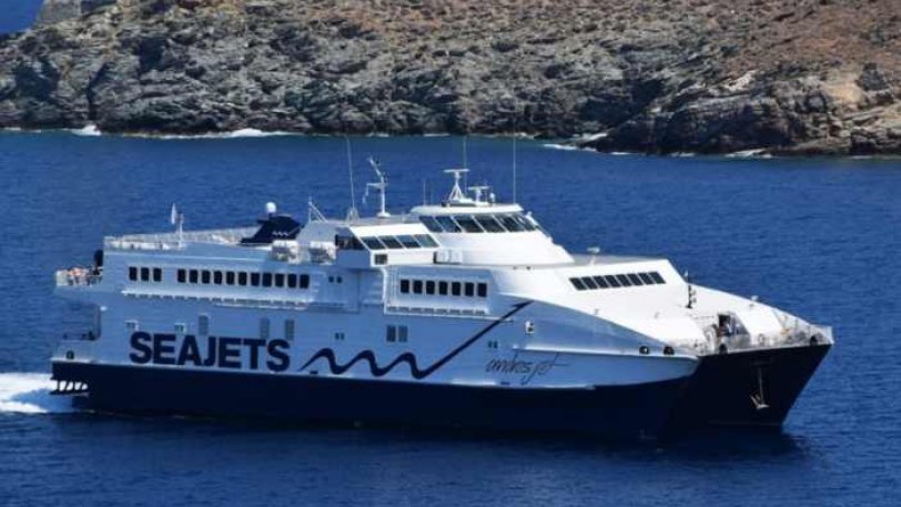 Αποκολλήθηκε το «Αndros Jet» που προσάραξε στο λιμάνι του Γαυρίου - Media