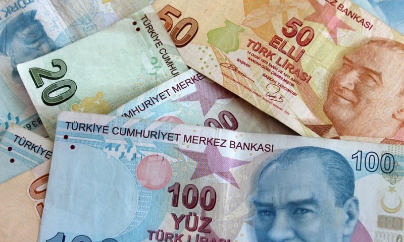 Νέο χάος στην τουρκική οικονομία: Βυθίζει τη λίρα η διαμάχη με Τραμπ - Media