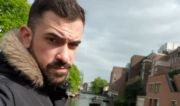 Πιο τολμηρή από ποτέ η Ρούλα Κορομηλά: Ποζάρει με μαγιό και τα… τακούνια της! (Video) - Media