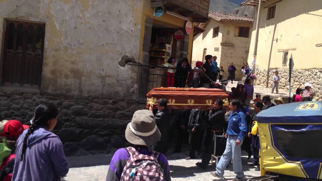 Έφαγαν σε κηδεία και πέθαναν: Δέκα νεκροί και δεκάδες άρρωστοι από δηλητηρίαση - Media