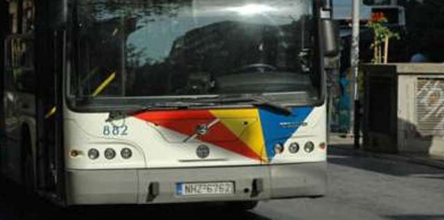 Απίστευτη καταγγελία: Πέταξαν σηκωτό από λεωφορείο άστεγο που αναζητούσε καταφύγιο από την ζέστη (Video) - Media