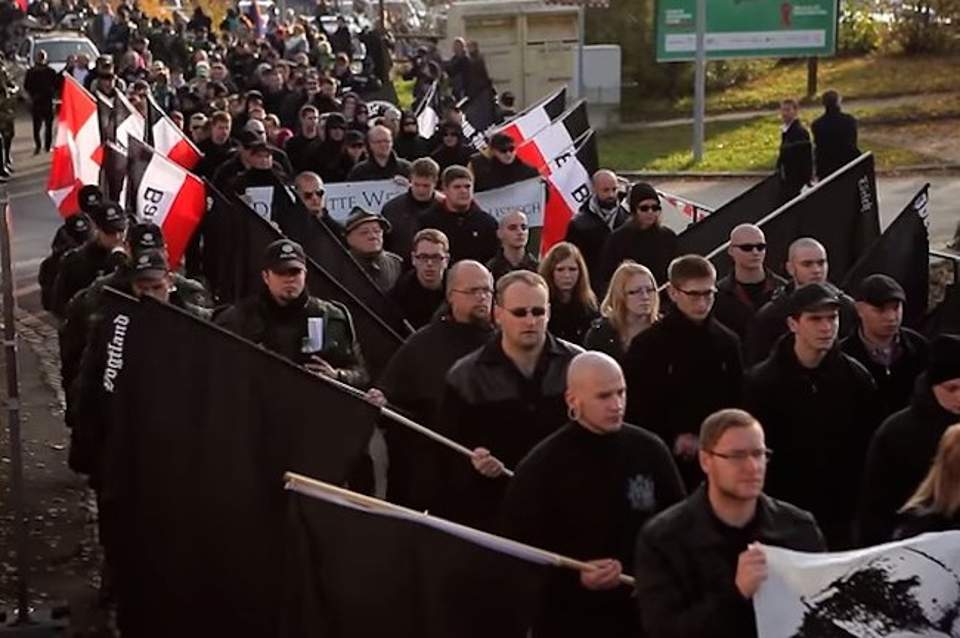 Der Spiegel: Οι Αμερικανοί νεοναζί διεισδύουν στη Γερμανία - Media