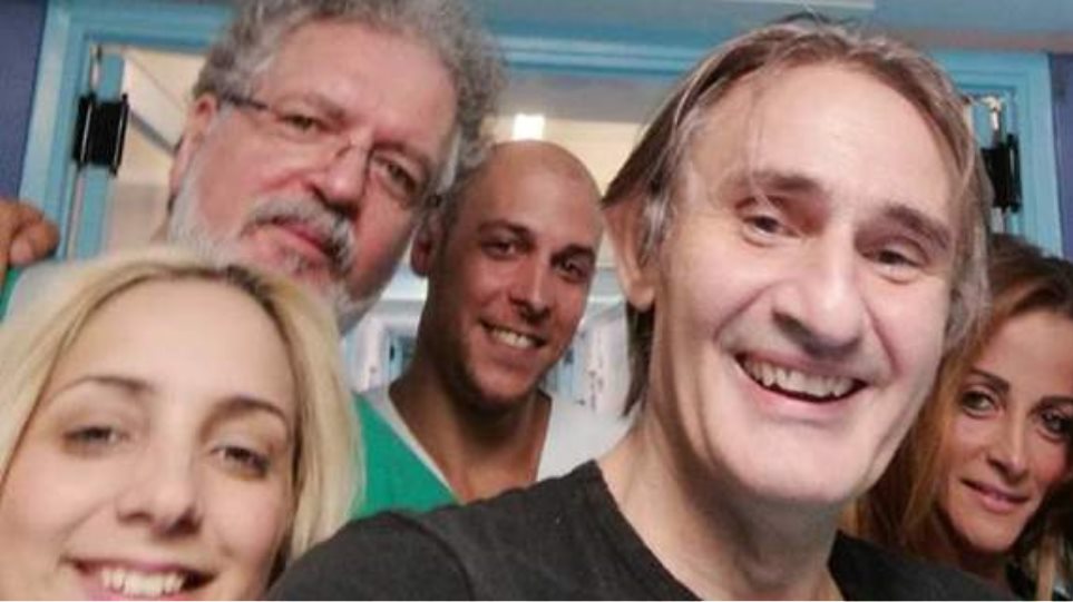 Πήρε εξιτήριο από το νοσοκομείο ο Άκης Σακελαρίου - Media