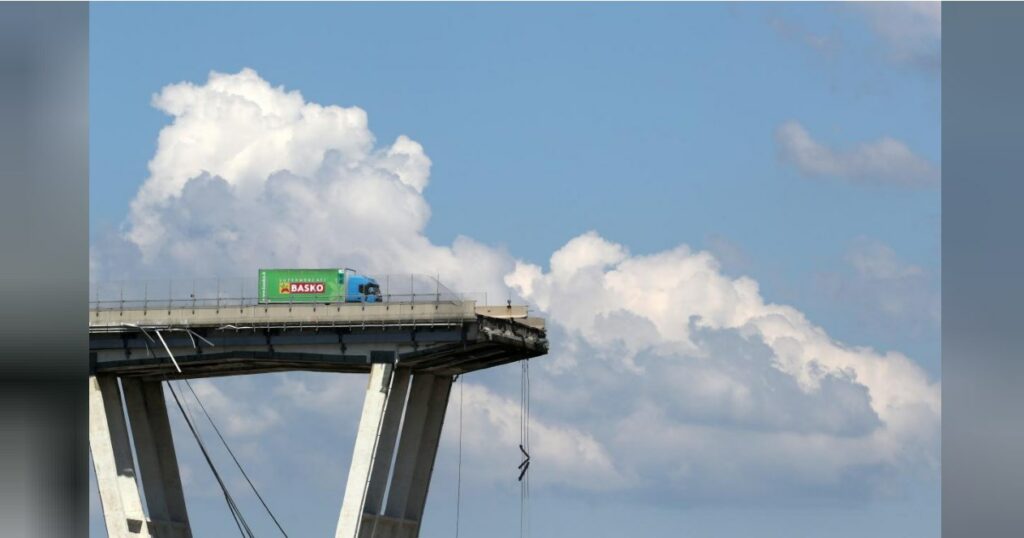 Reuters: Από τη γέφυρα έπεφταν κομμάτια τσιμέντου πολύ πριν καταρρεύσει - «Έδωσαν "νύχτα" τους δρόμους στον Μπένετον» - Media